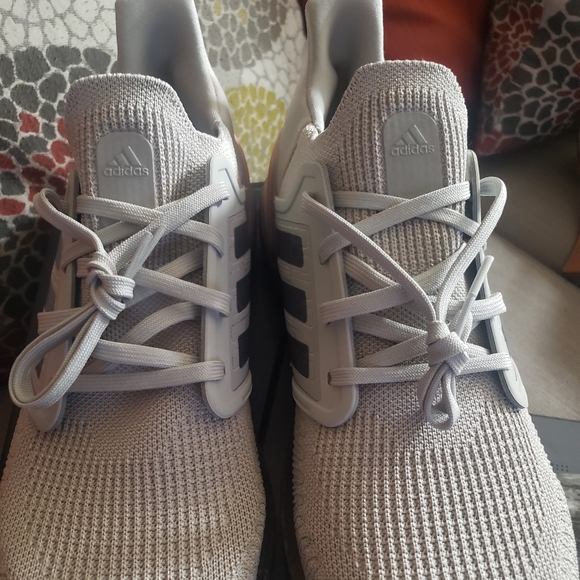 ADIDAS ULTRA BOOST 20 NWB - Picture 3 of 5
